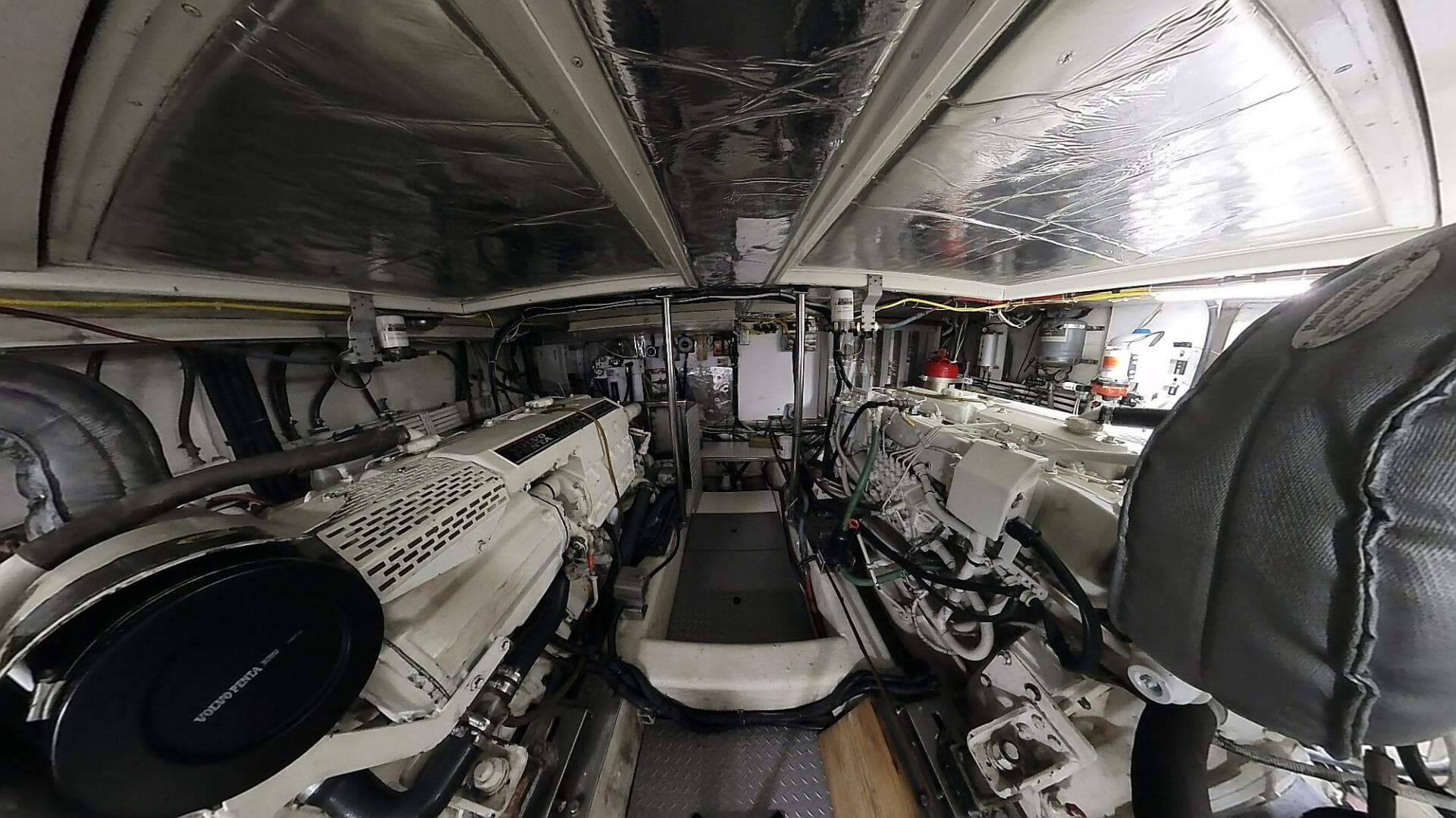 50 ft Ocean Alexander - Engine Room