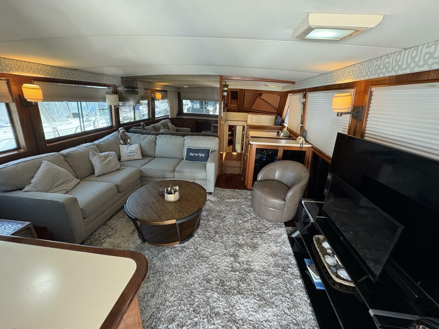 1985 Hatteras 60 Enclosed Bridge