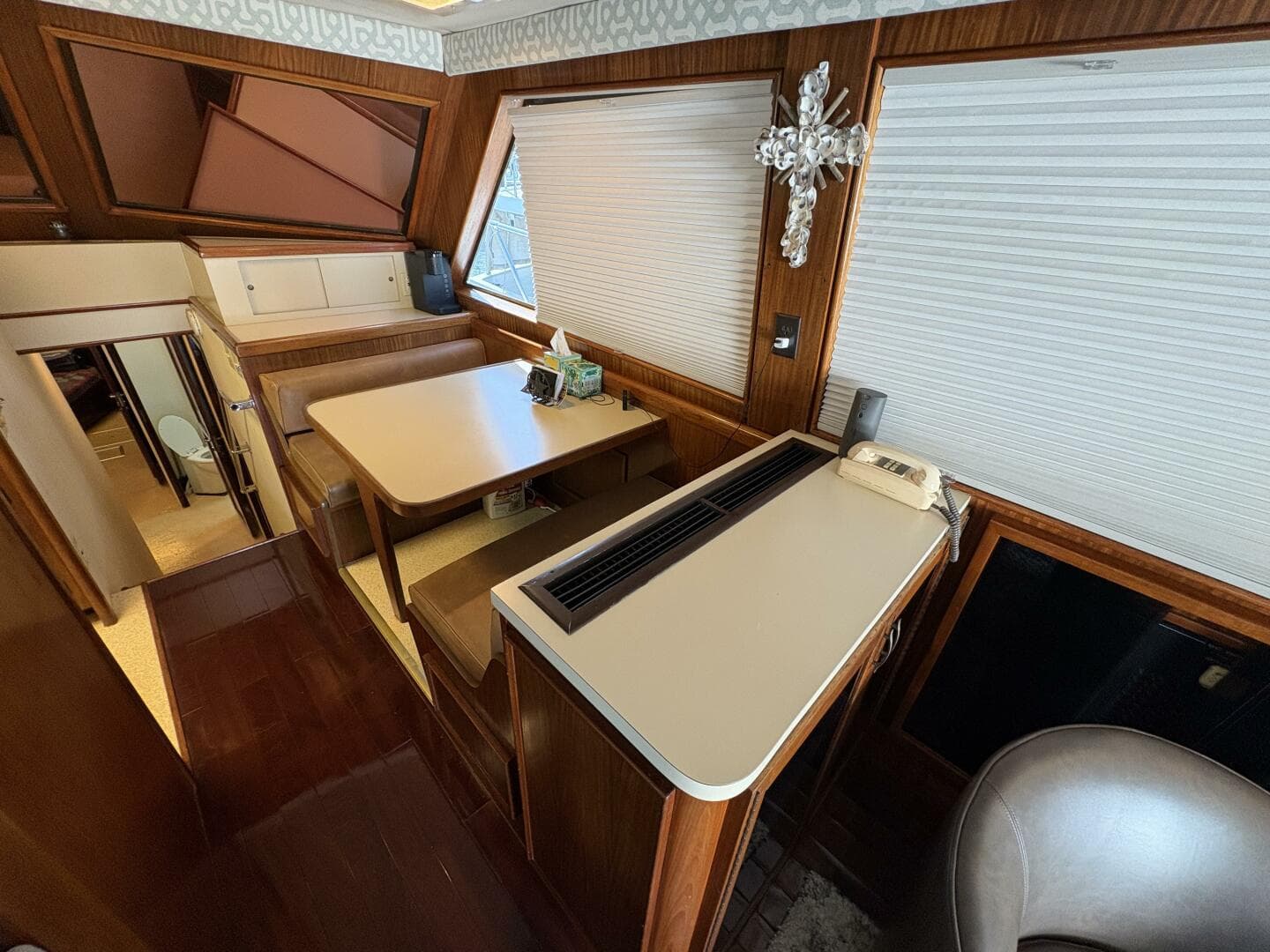 1985 Hatteras 60 Enclosed Bridge