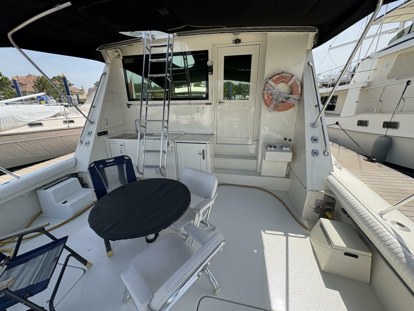 1985 Hatteras 60 Enclosed Bridge