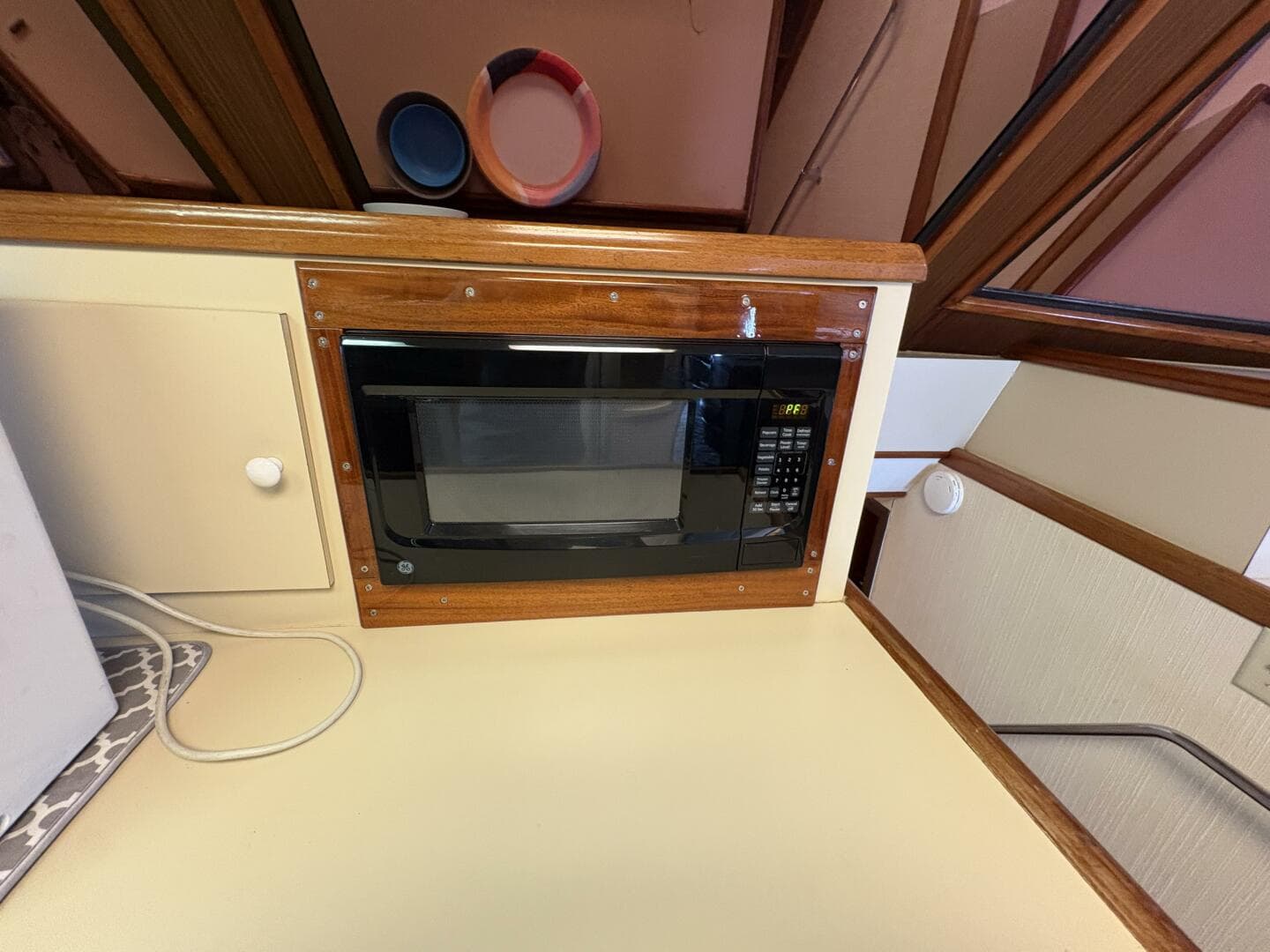 1985 Hatteras 60 Enclosed Bridge