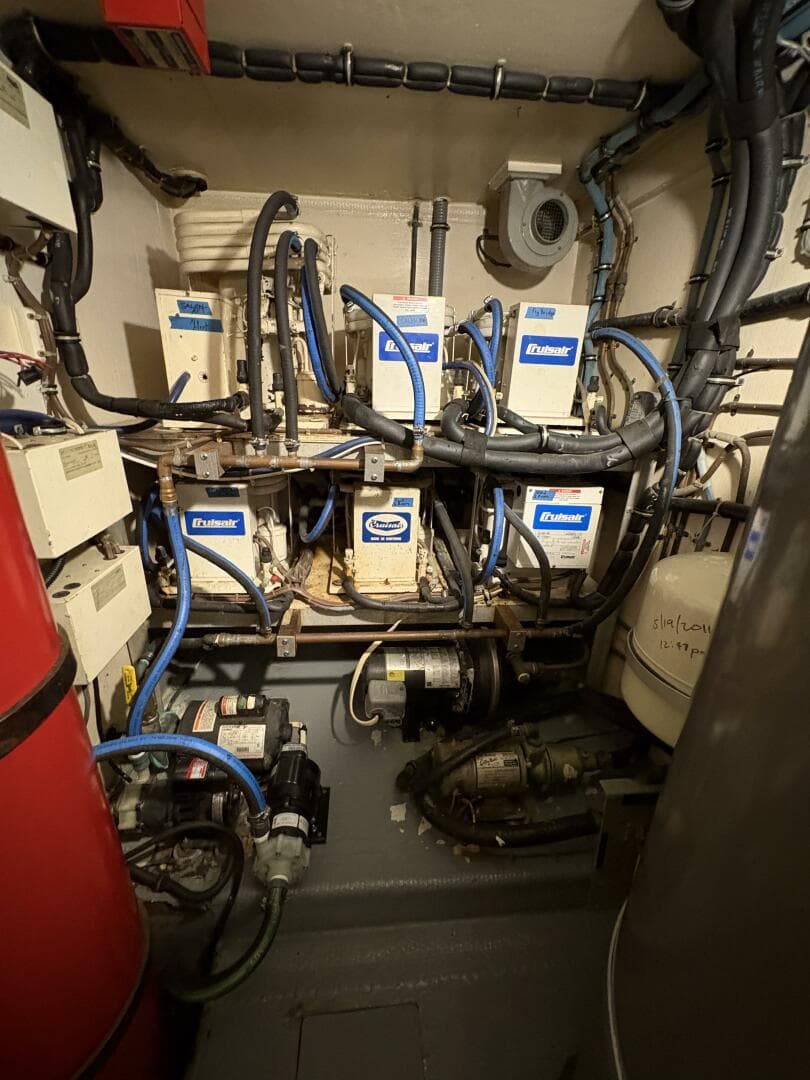 1985 Hatteras 60 Enclosed Bridge