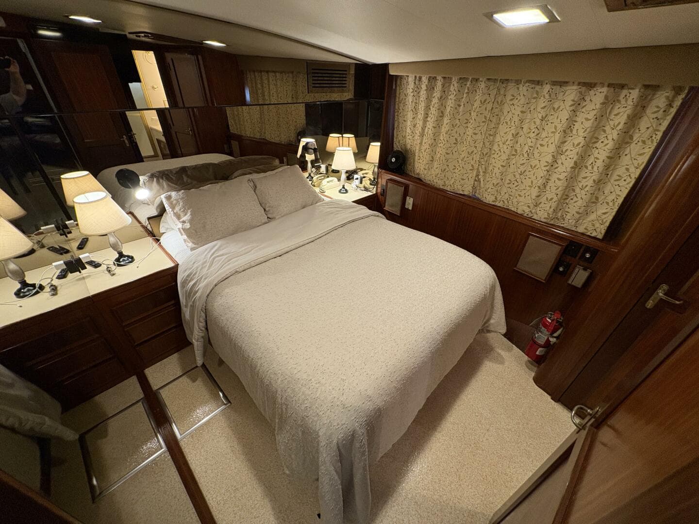 1985 Hatteras 60 Enclosed Bridge