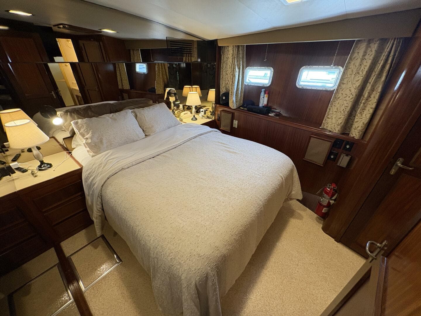 1985 Hatteras 60 Enclosed Bridge