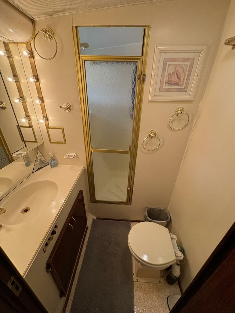 1985 Hatteras 60 Enclosed Bridge