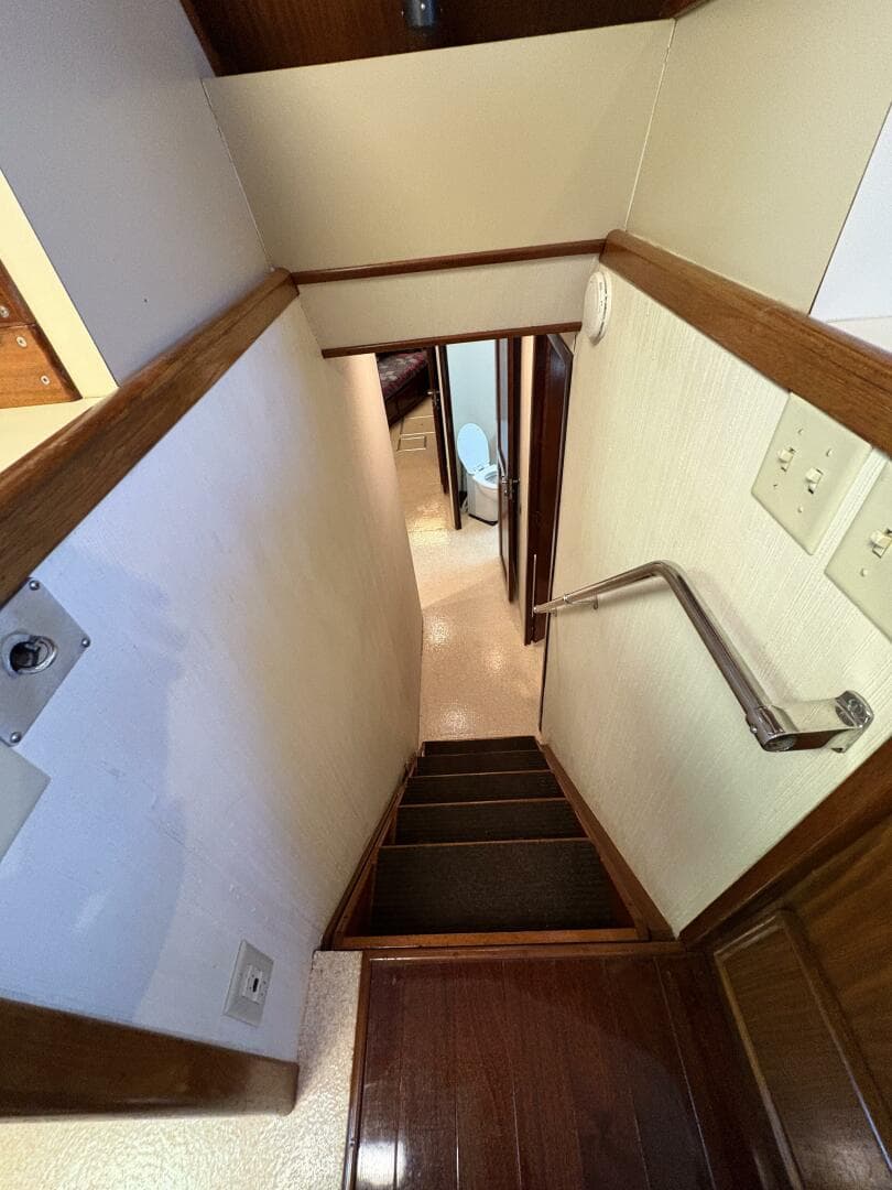 1985 Hatteras 60 Enclosed Bridge