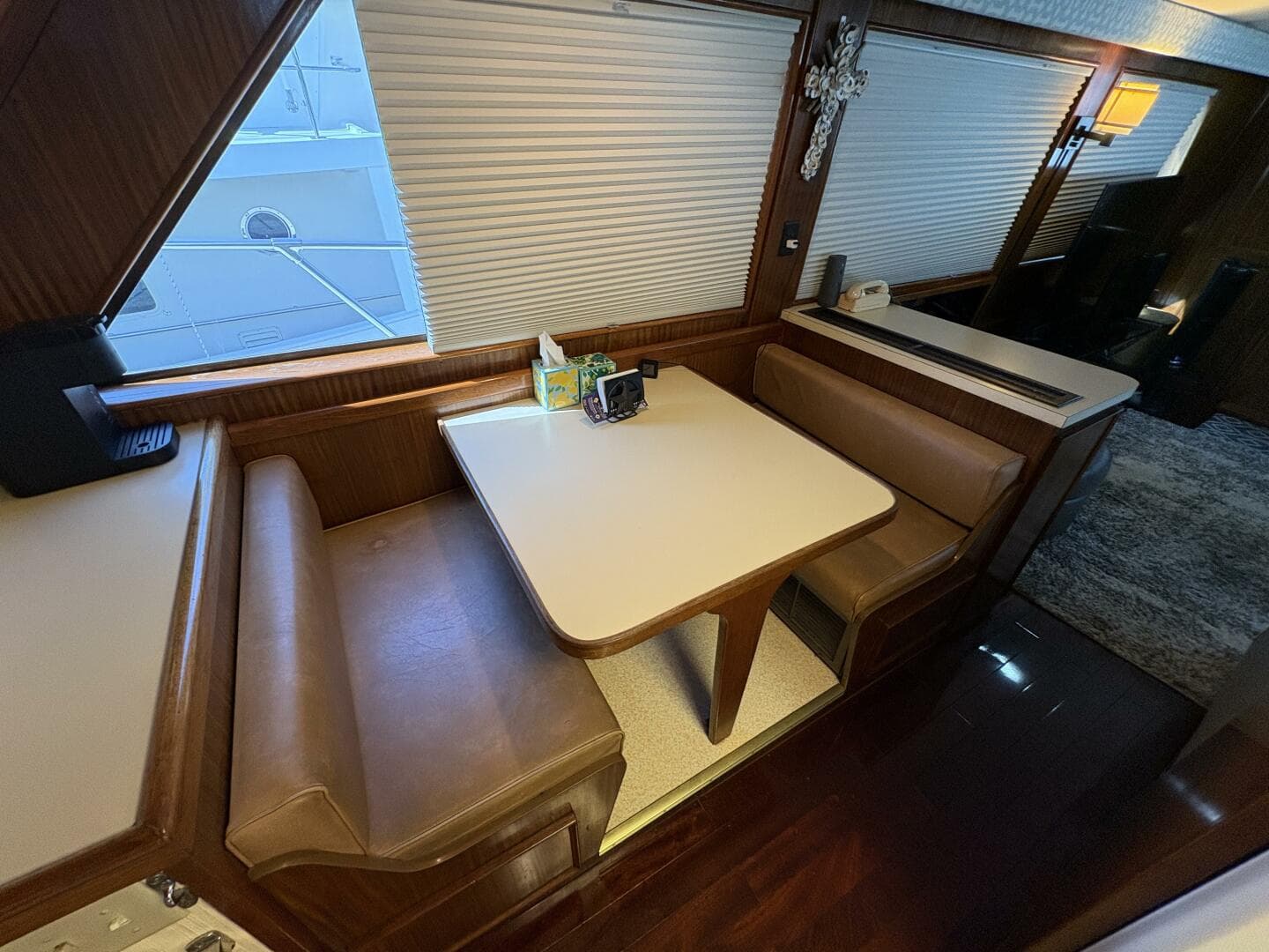 1985 Hatteras 60 Enclosed Bridge
