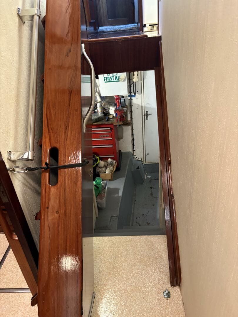 1985 Hatteras 60 Enclosed Bridge