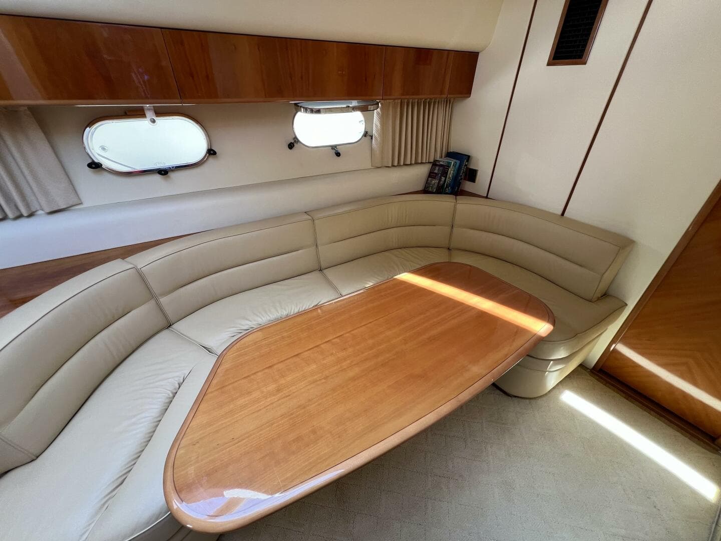 2000 Viking Princess 52 Flybridge