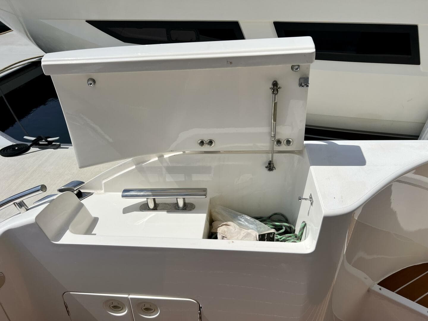 2000 Viking Princess 52 Flybridge