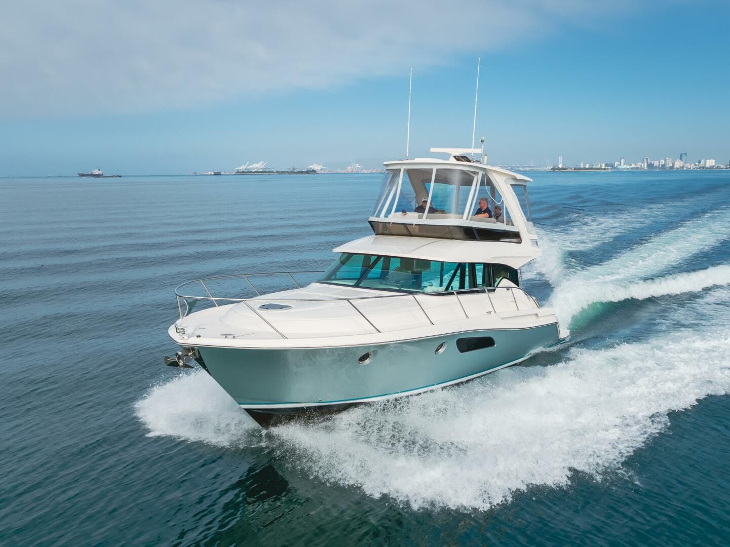 2018 Tiara Yachts F44 Flybridge