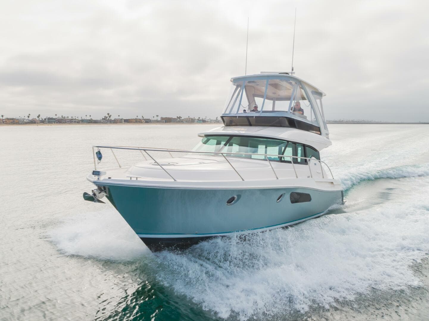 2018 Tiara Yachts F44 Flybridge