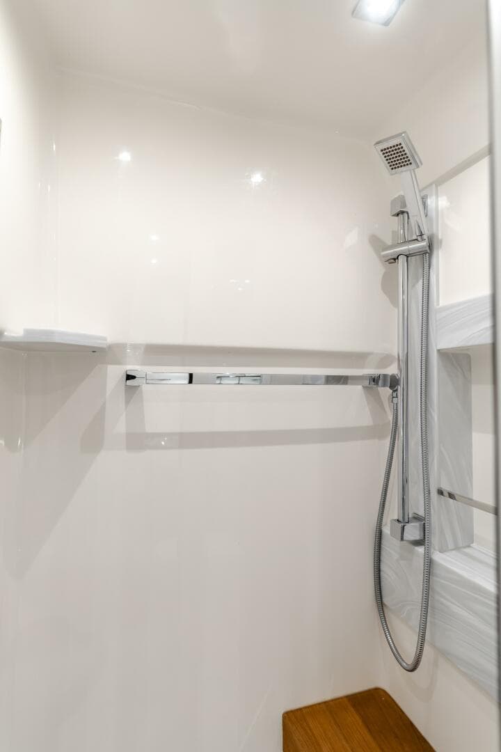 2018 Tiara Yachts F44 Flybridge