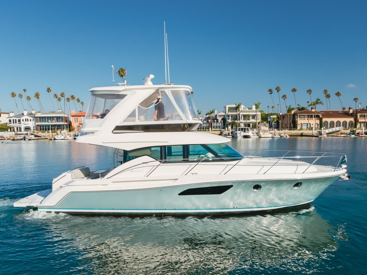 2018 Tiara Yachts F44 Flybridge