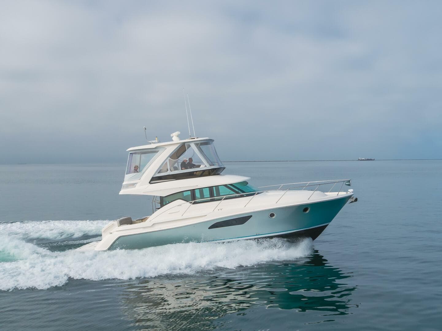 2018 Tiara Yachts F44 Flybridge