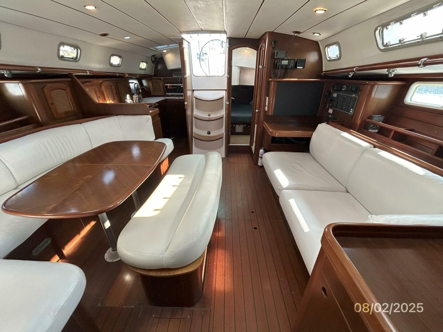 46' Beneteau salon aft