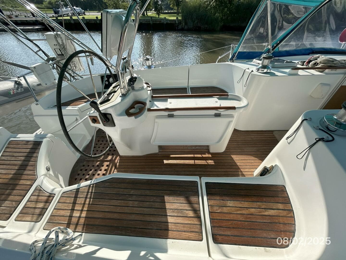 46' Beneteau cockpit port