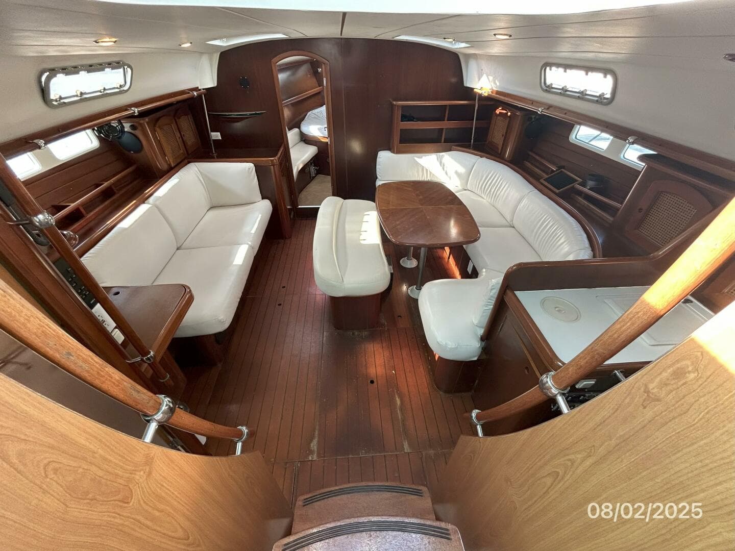 46' Beneteau salon forward