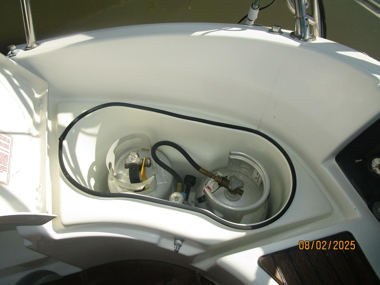 46' Beneteau cockpit propane locker