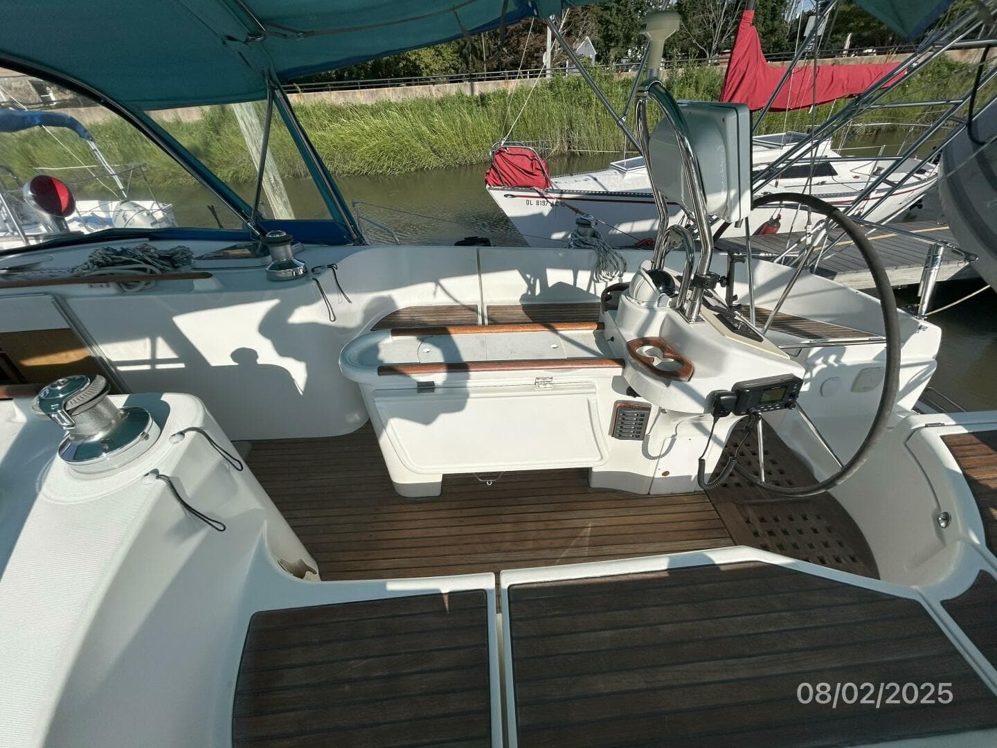 46' Beneteau cockpit starboard