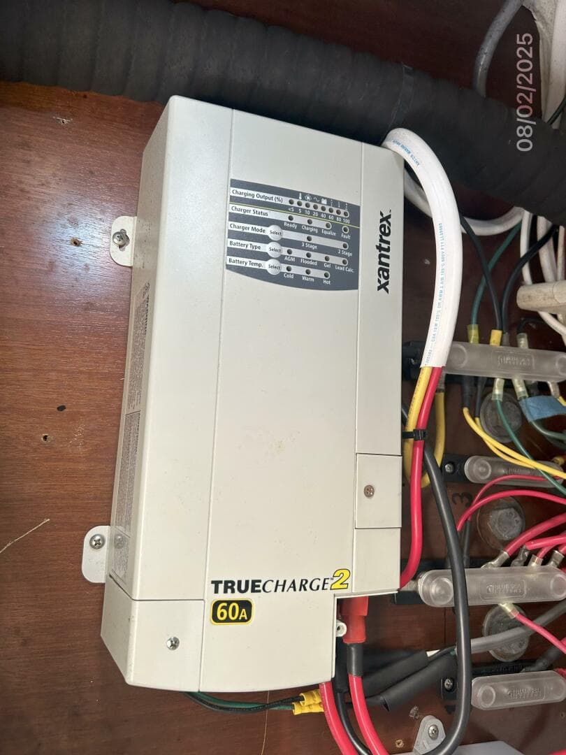 46' Beneteau battery charger