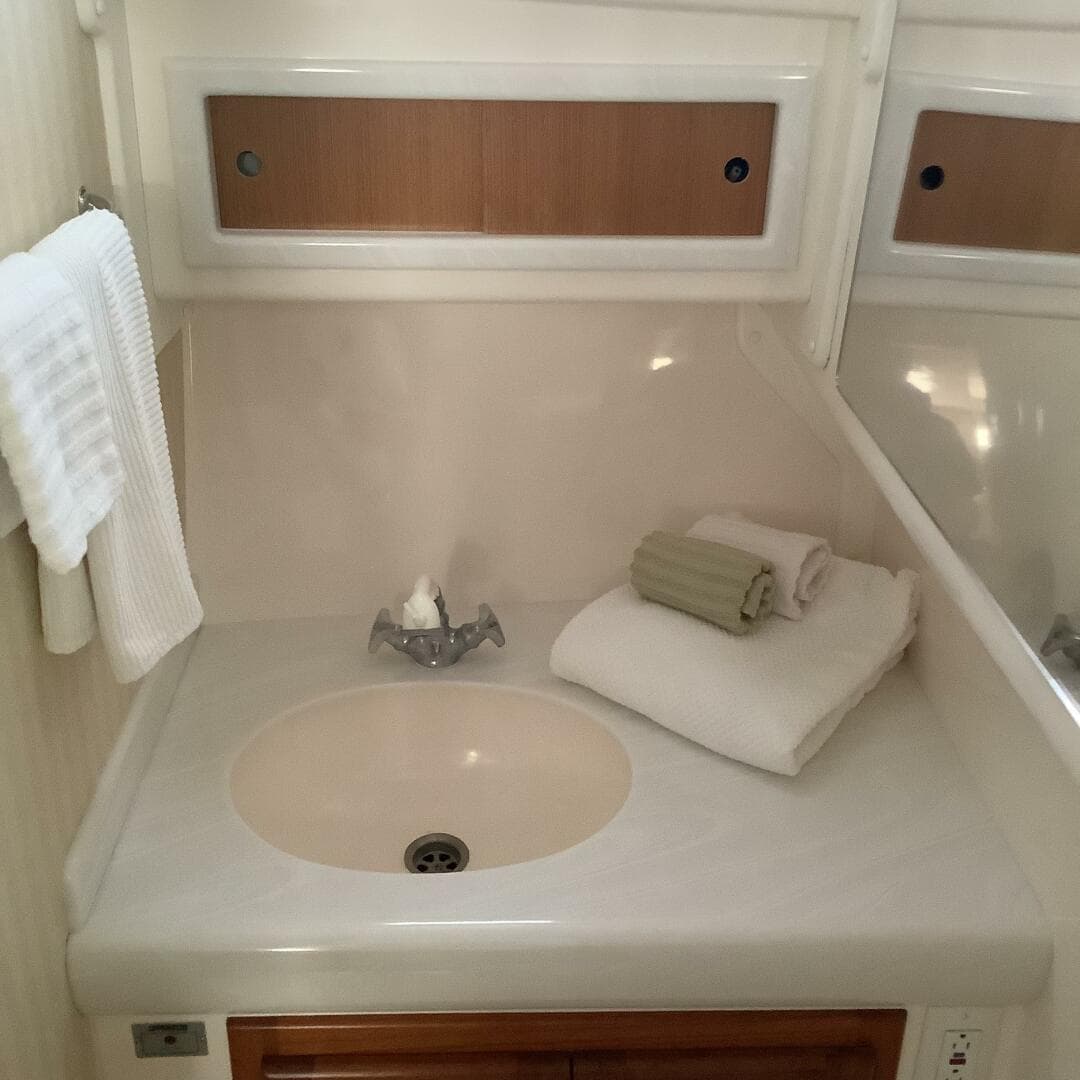 2006 Cabo 35 Flybridge Sportfish