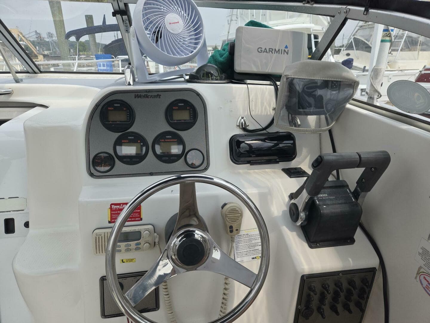 2000 Wellcraft 230 Coastal