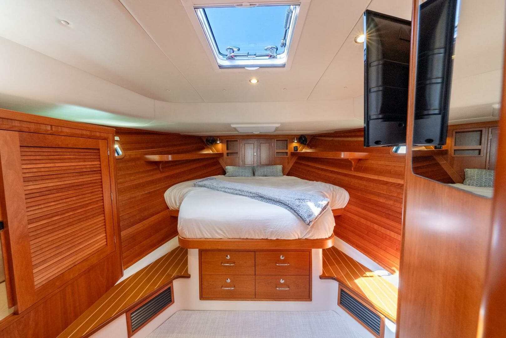 Master Cabin Custom Queen