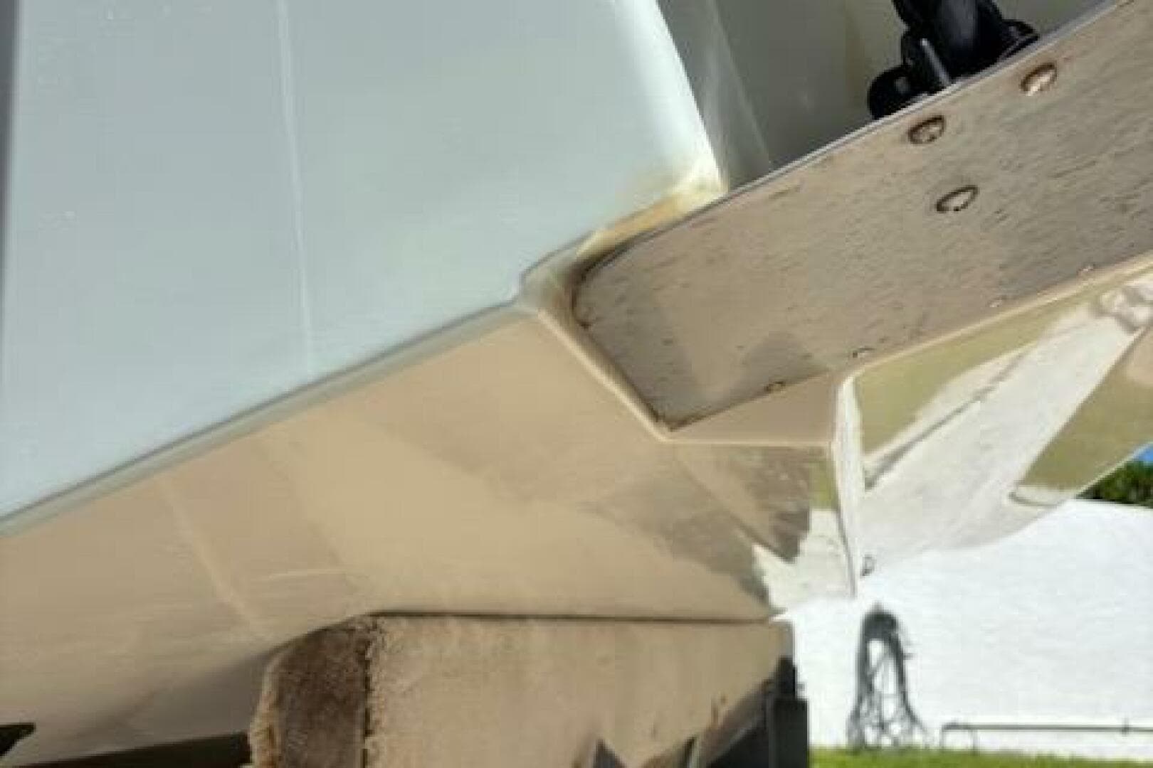 2018 Century 2600 Center Console boat hull detail on trailer.