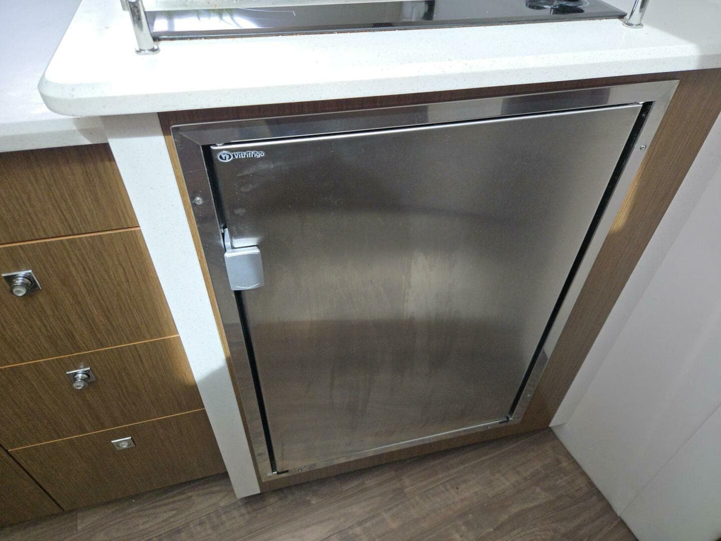 2016 Cruisers Yachts Cantius