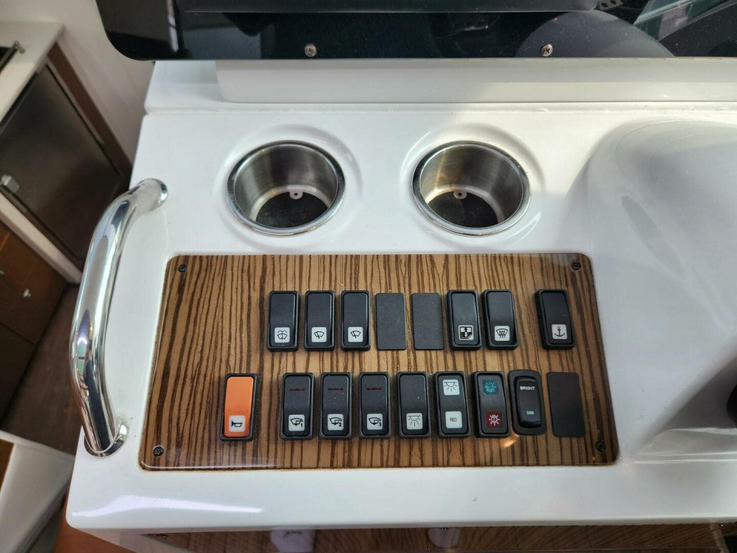 2016 Cruisers Yachts Cantius