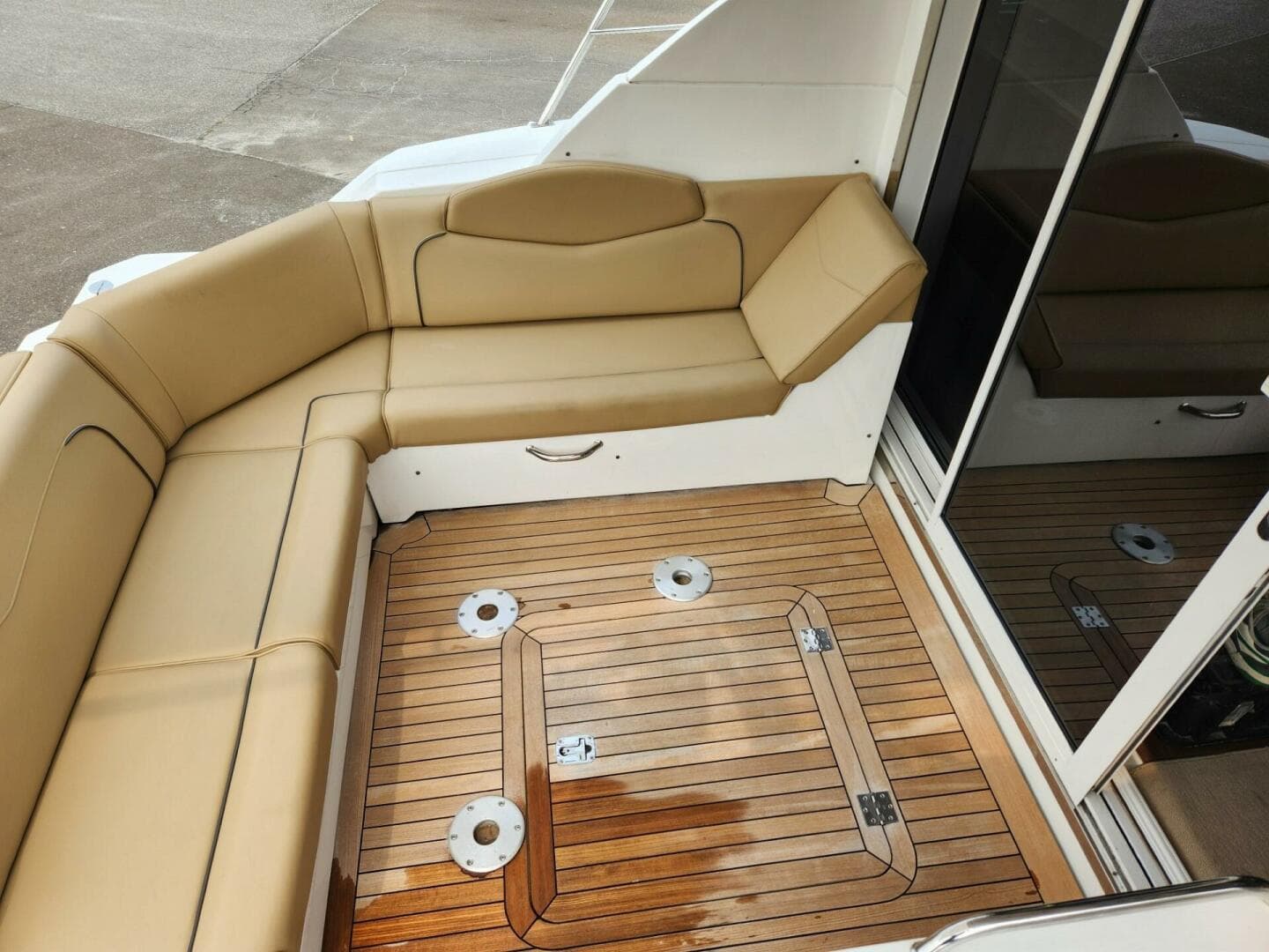 2016 Cruisers Yachts Cantius