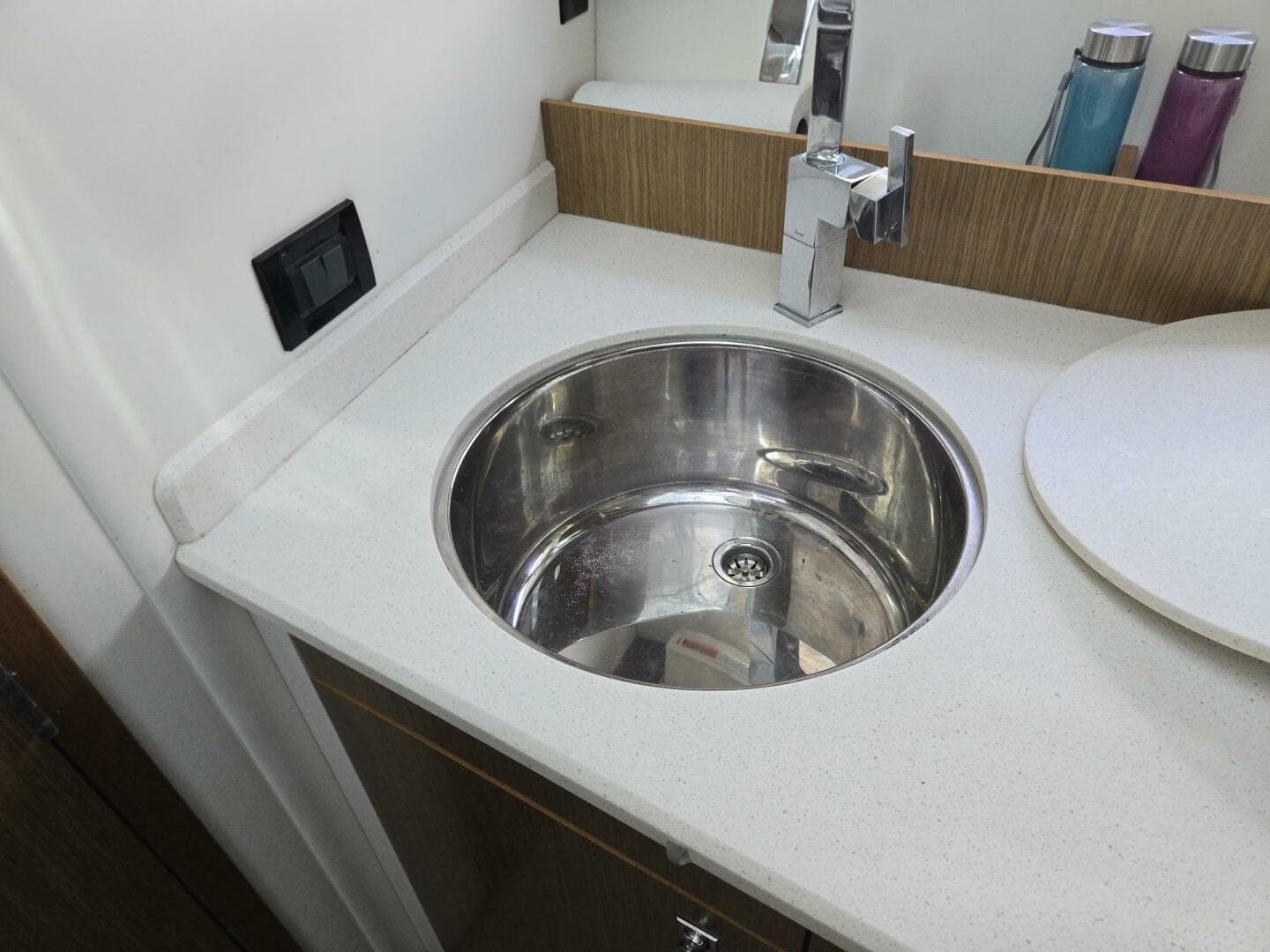 2016 Cruisers Yachts Cantius