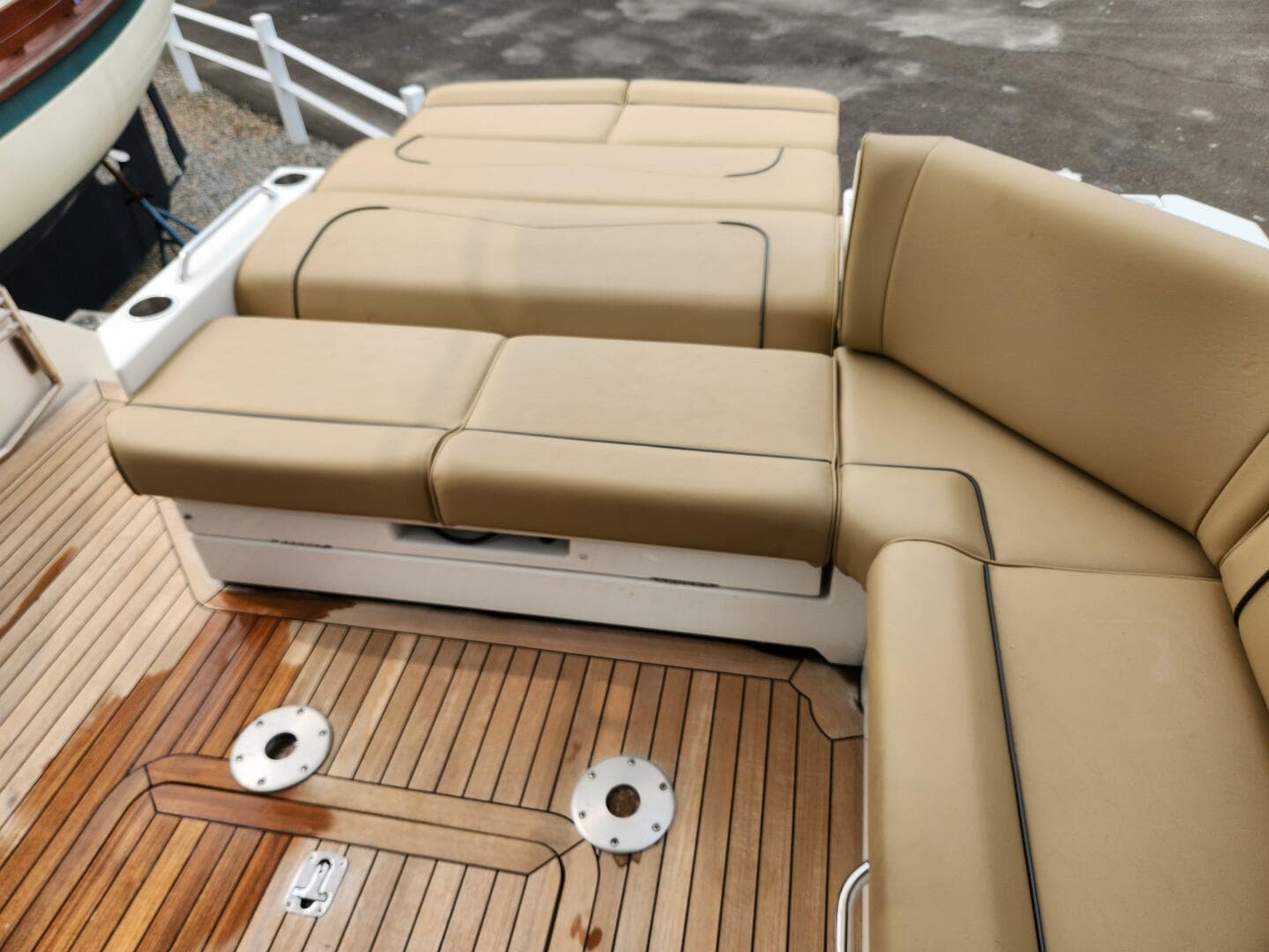 2016 Cruisers Yachts Cantius