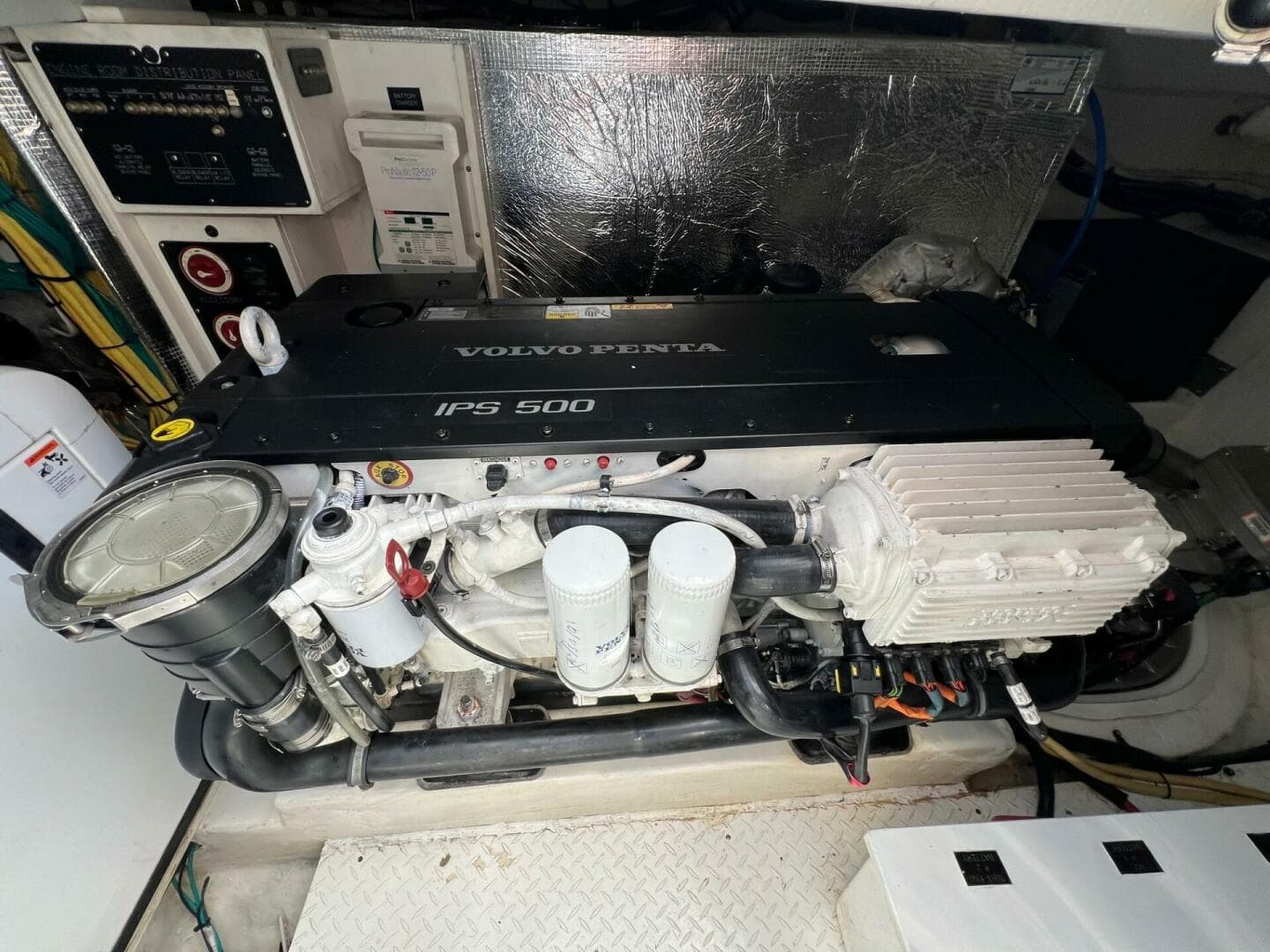 2016 Cruisers Yachts Cantius