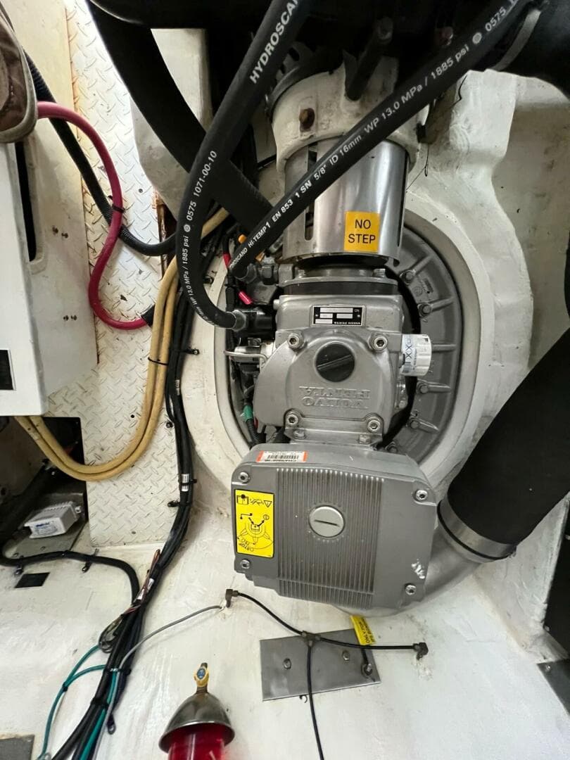 2016 Cruisers Yachts Cantius