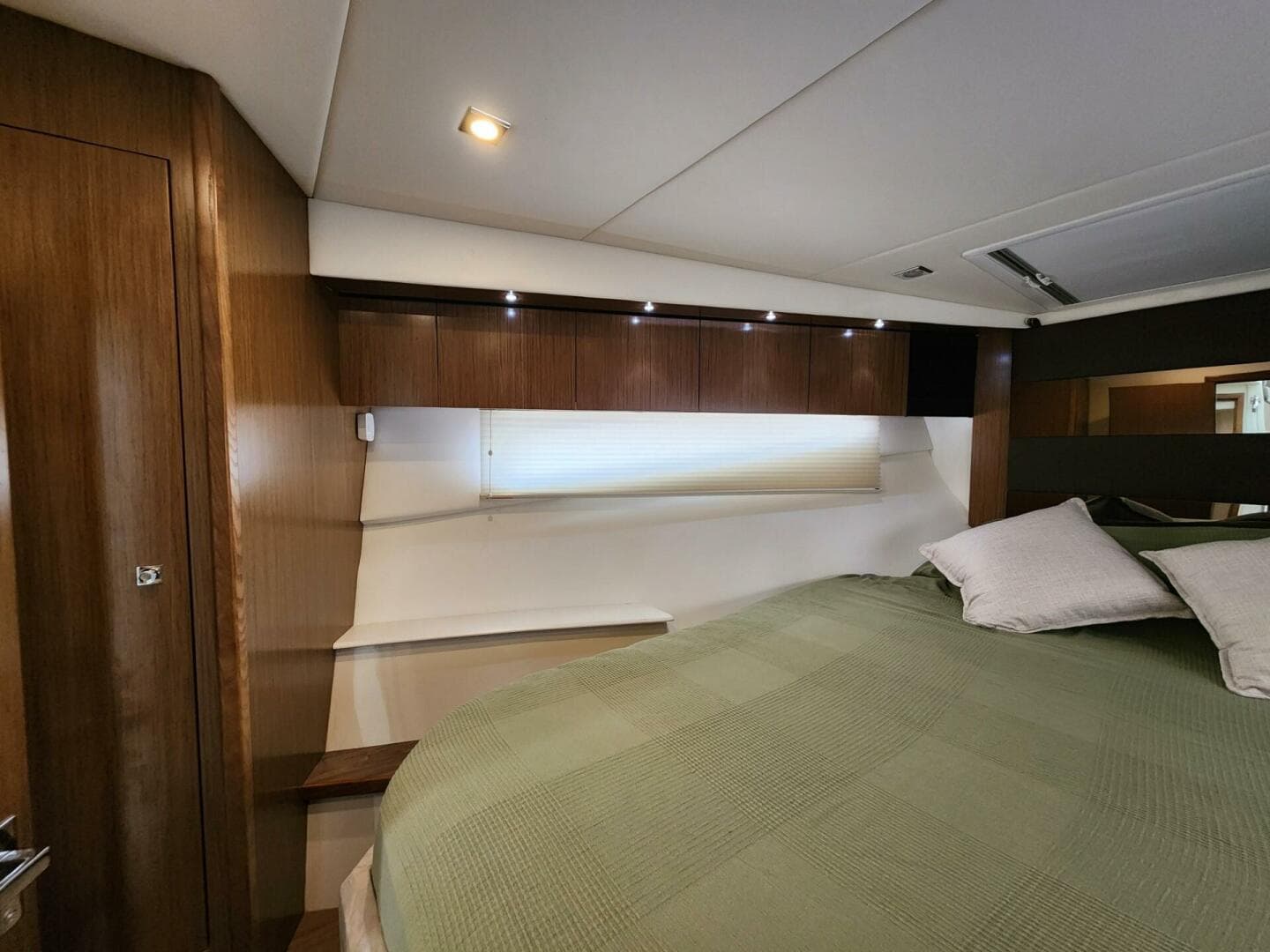 2016 Cruisers Yachts Cantius