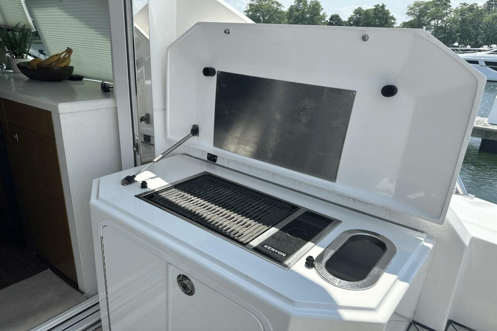 2016 Cruisers Yachts Cantius
