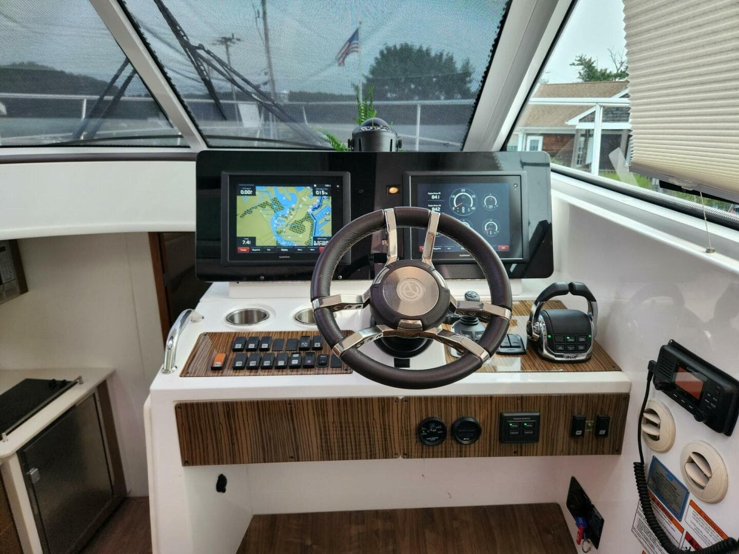 2016 Cruisers Yachts Cantius