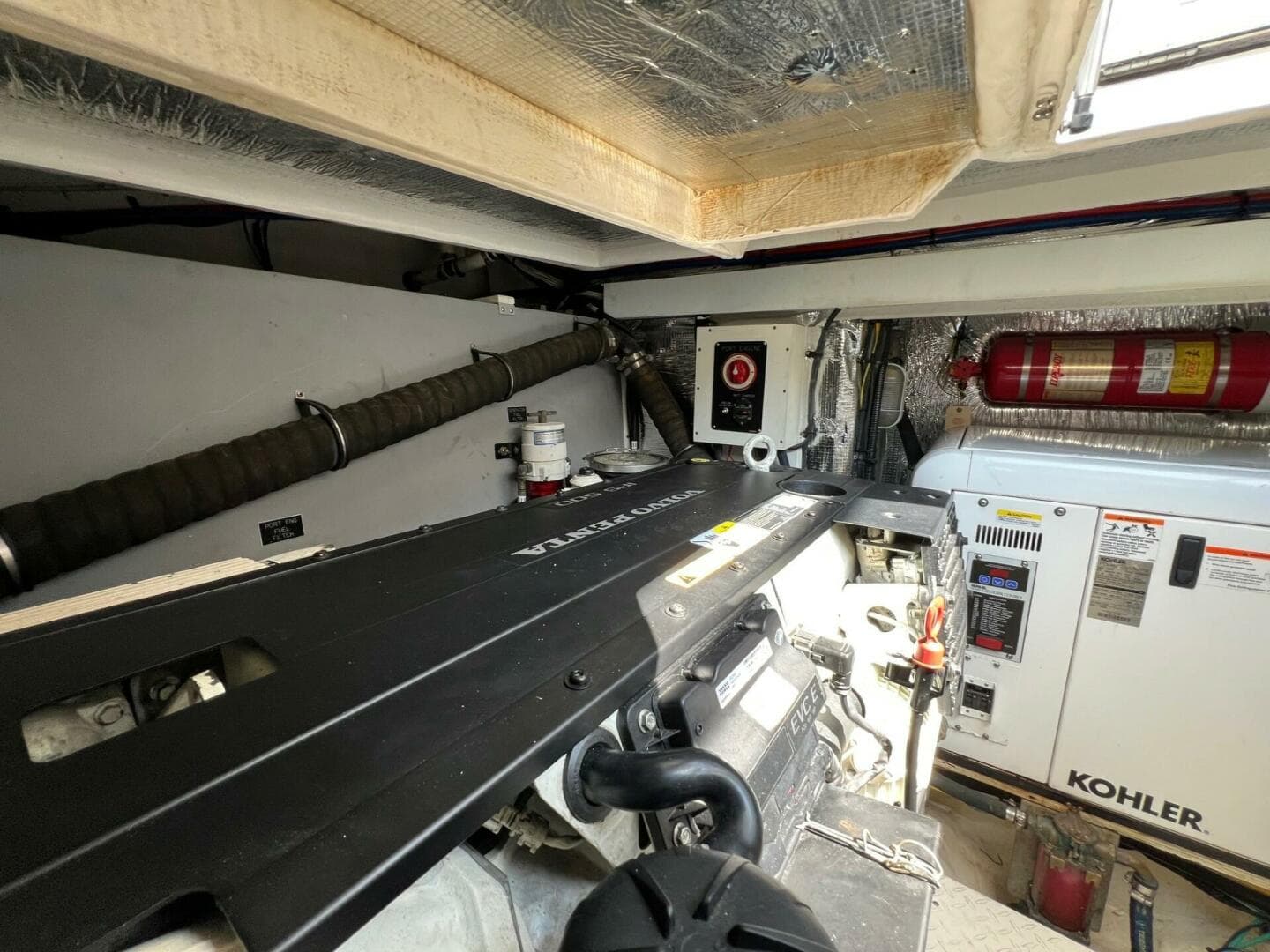 2016 Cruisers Yachts Cantius