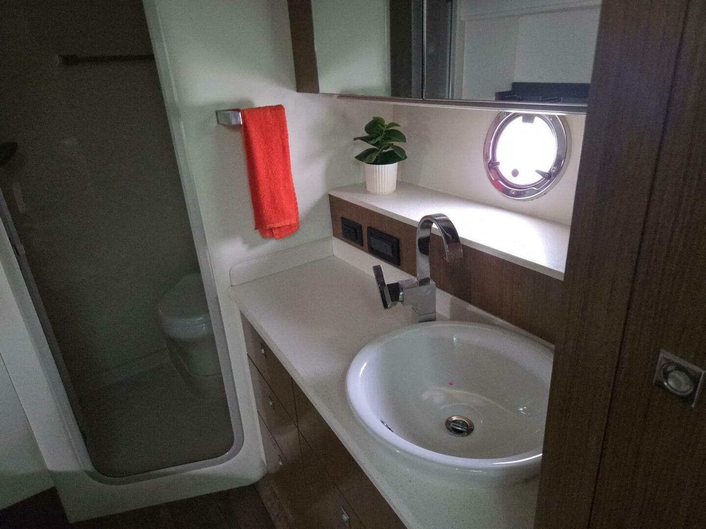 2016 Cruisers Yachts Cantius