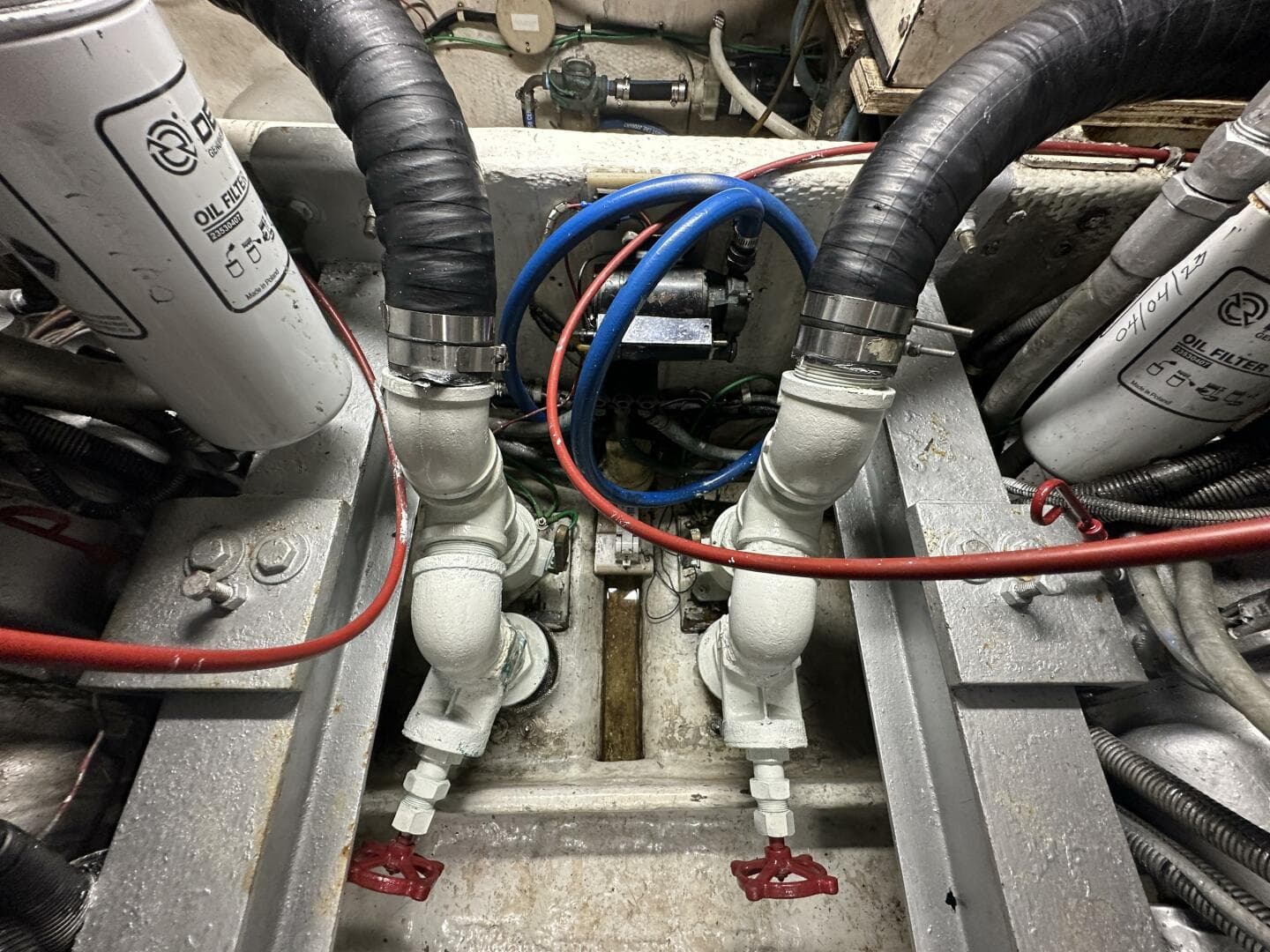 1990 Viking 43 Convertible