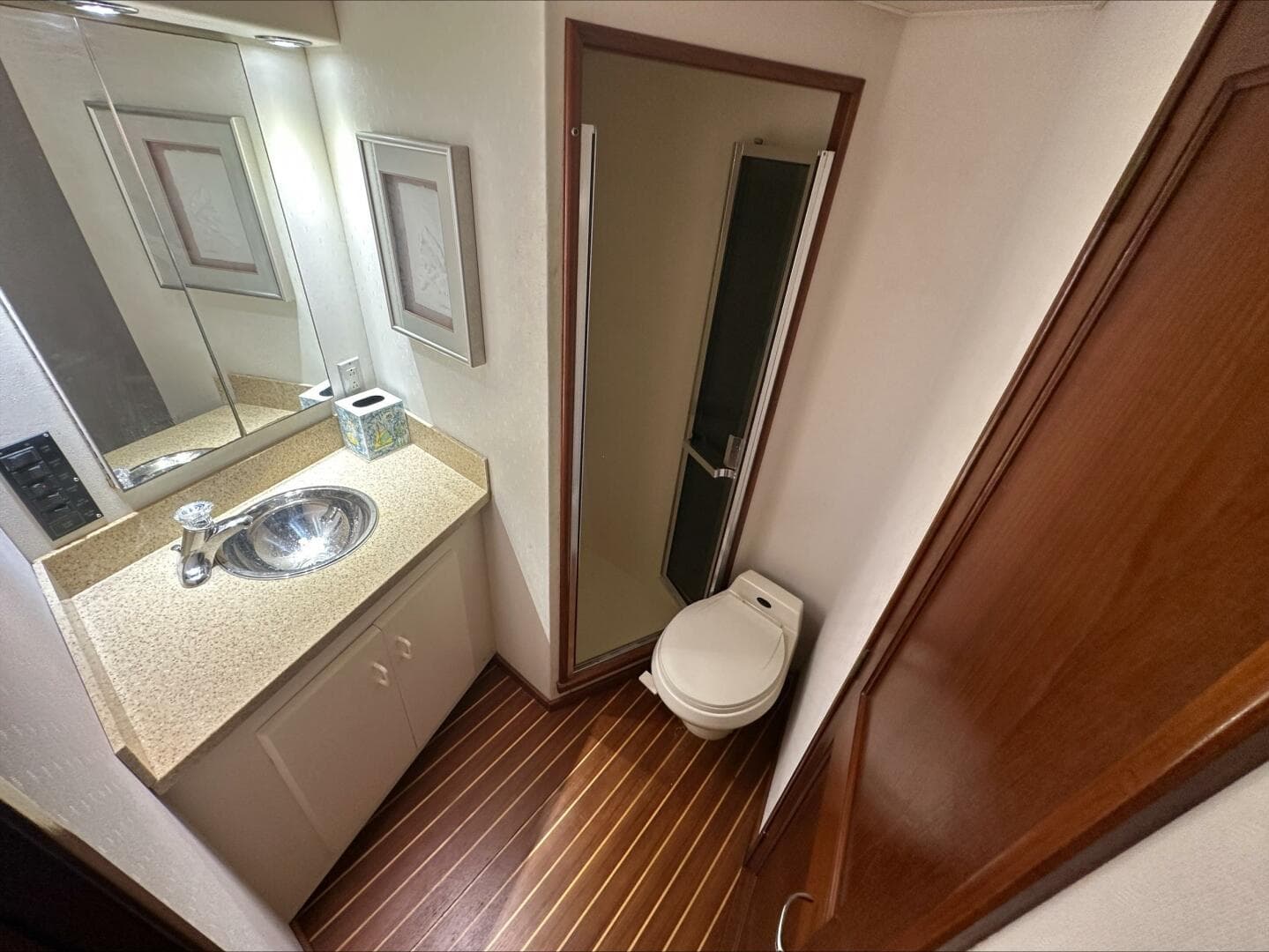 1990 Viking 43 Convertible