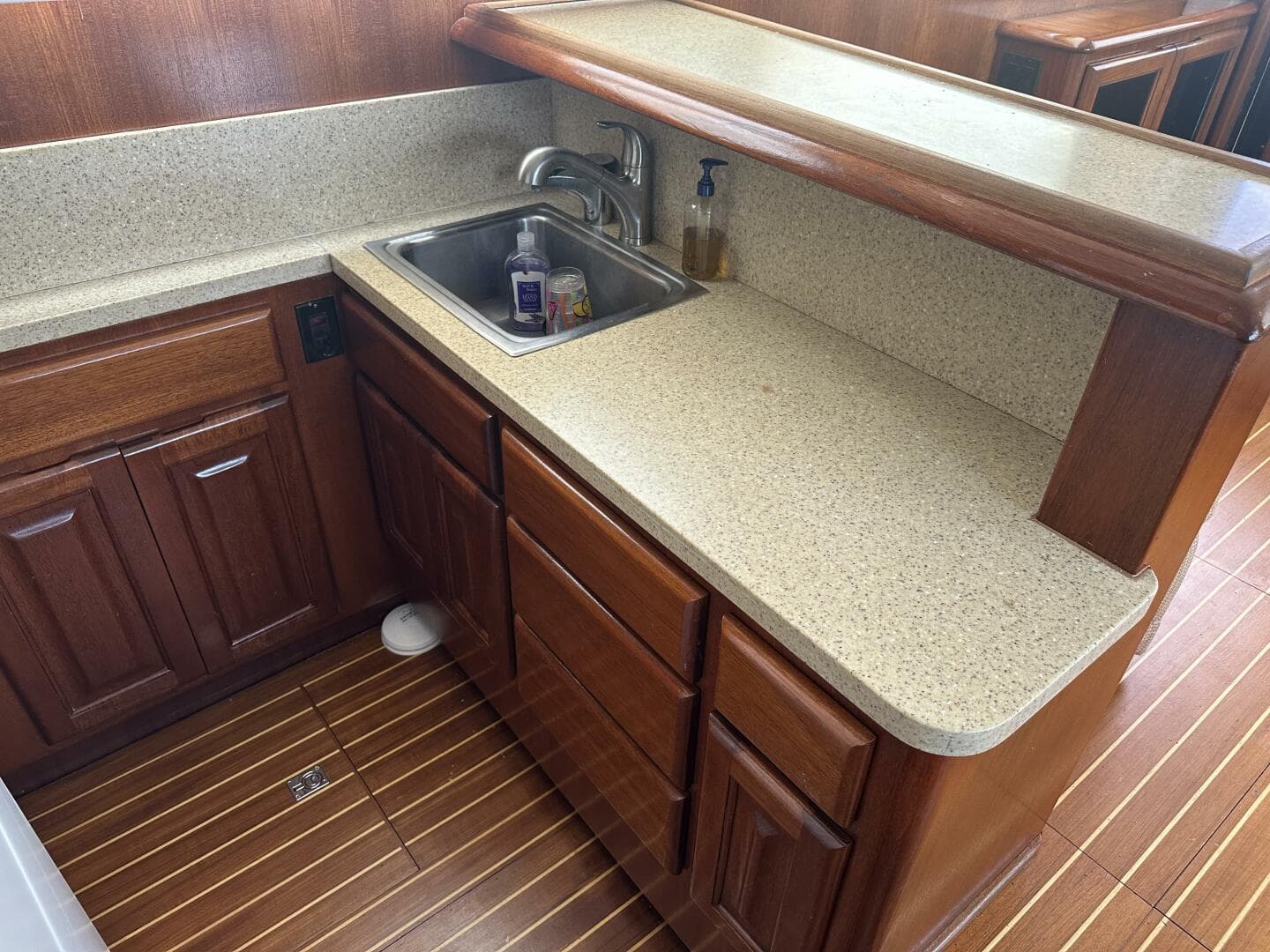 1990 Viking 43 Convertible