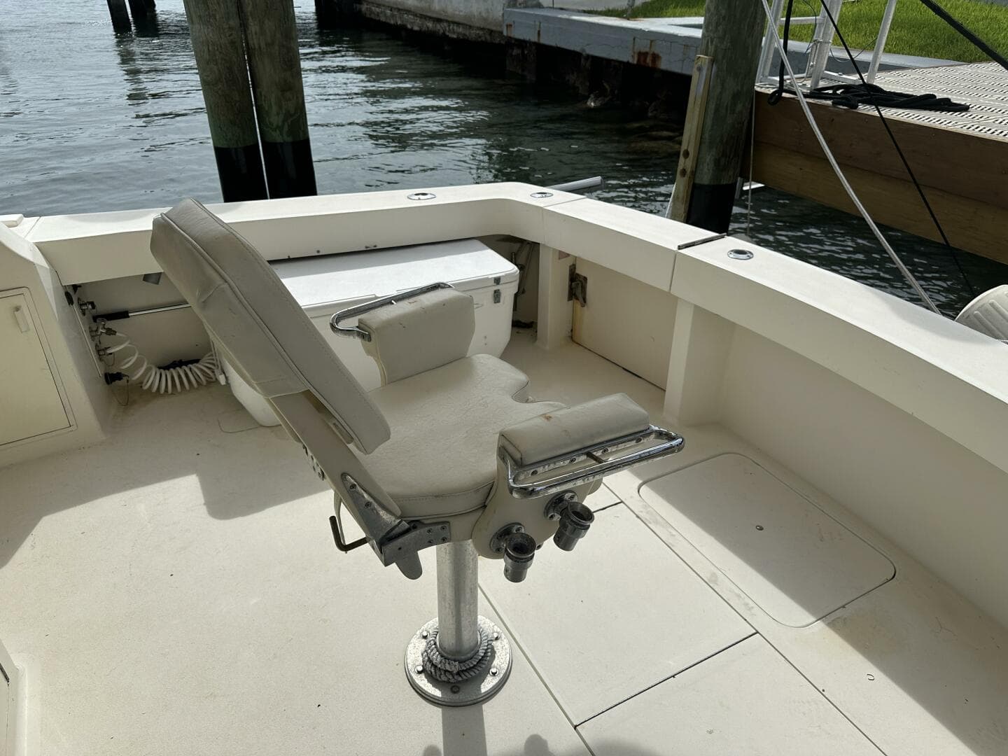 1990 Viking 43 Convertible