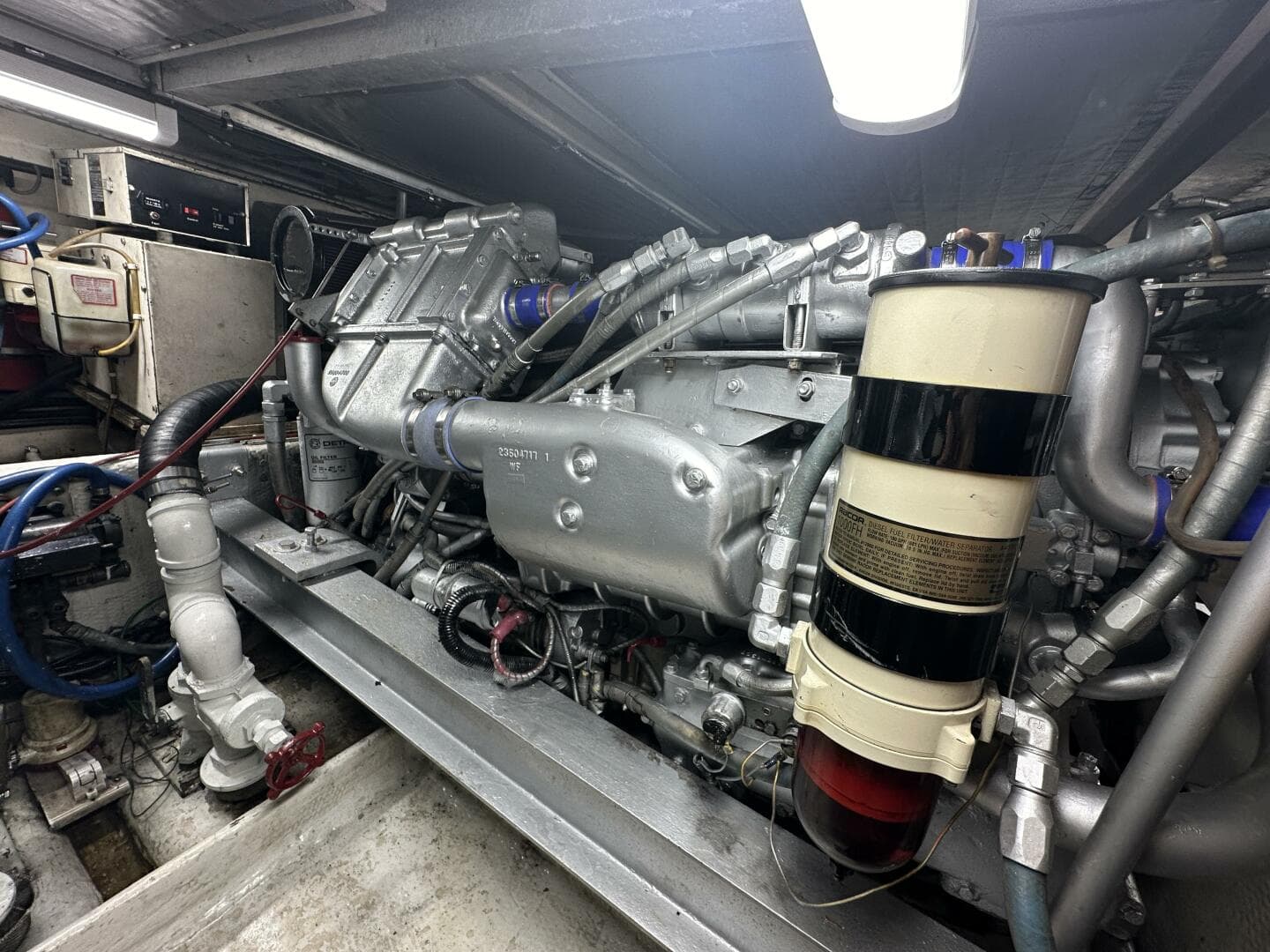 1990 Viking 43 Convertible