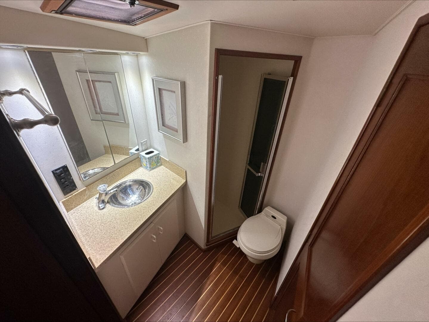 1990 Viking 43 Convertible