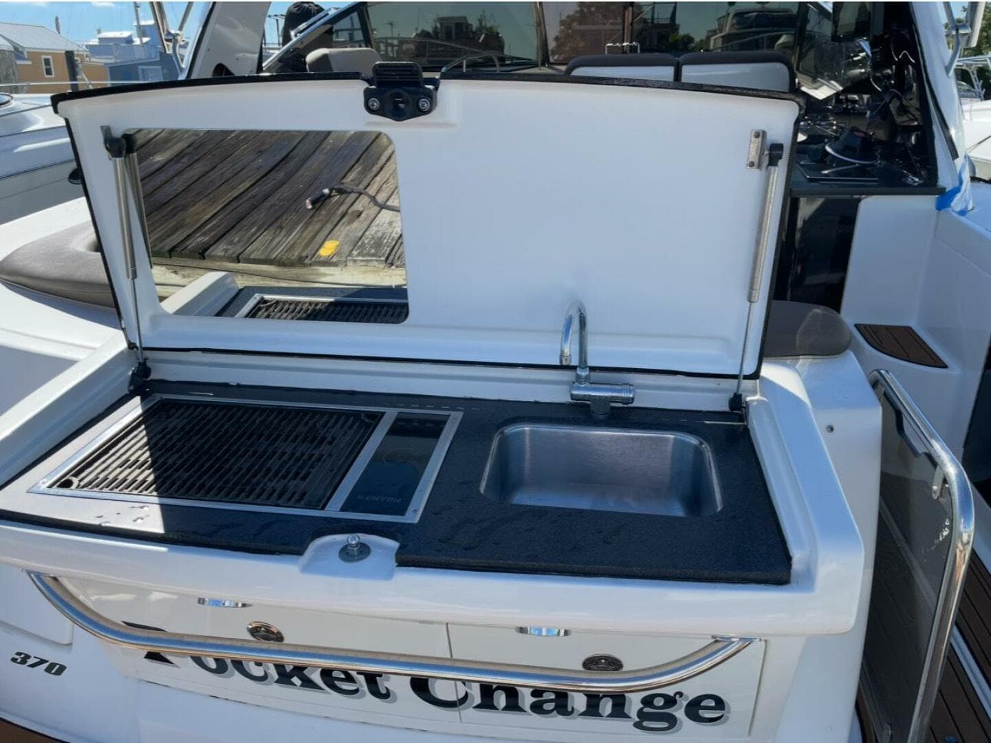 2016 Sea Ray 370 Sundancer