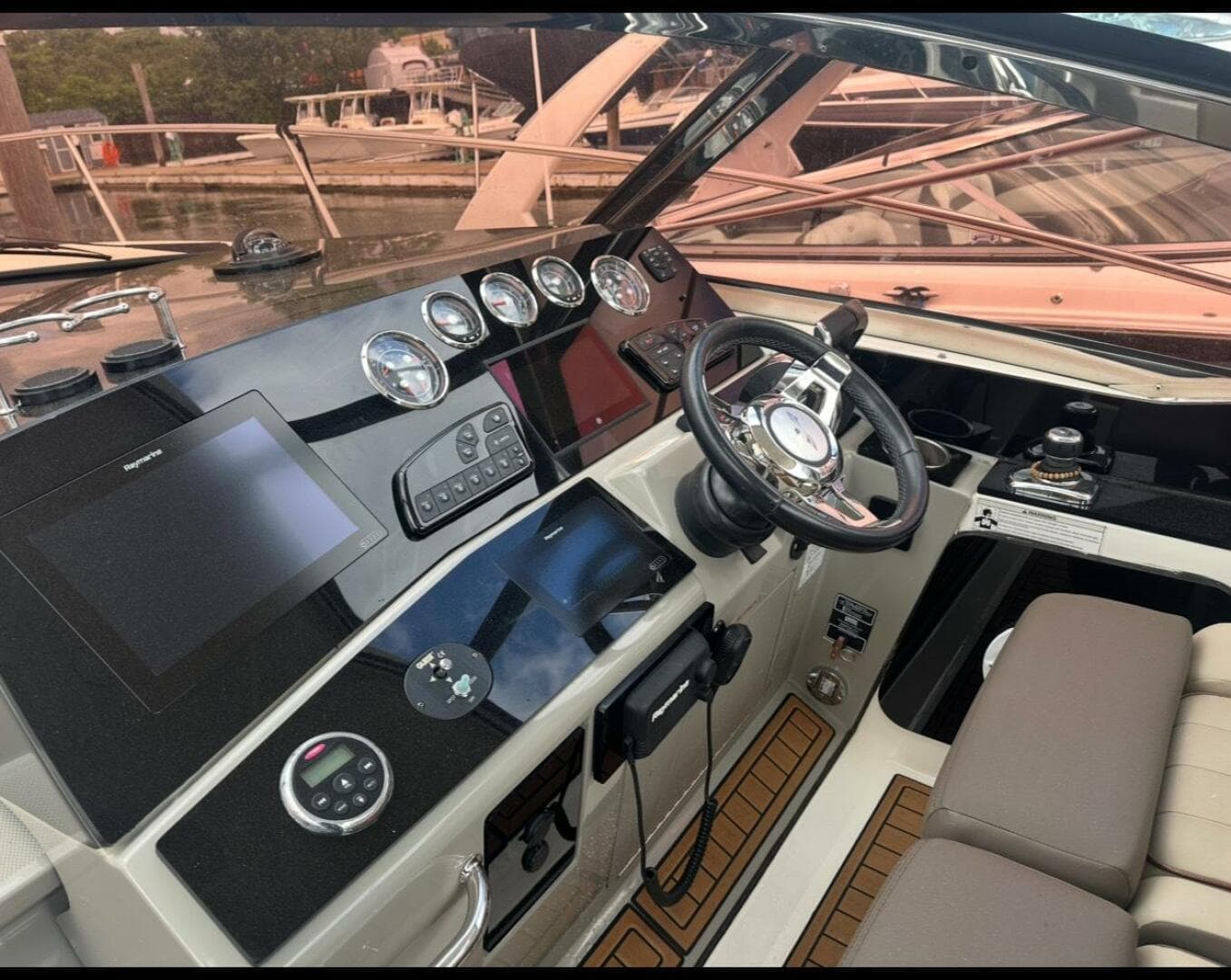 2016 Sea Ray 370 Sundancer