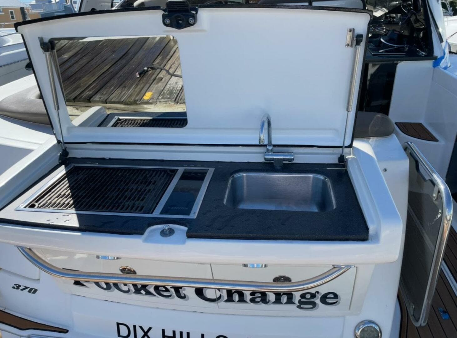 2016 Sea Ray 370 Sundancer